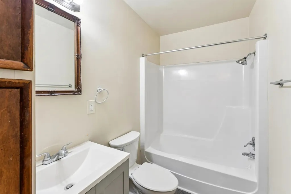 3817 Lippincott Apt 13 Boulevard Flint City MI 48507