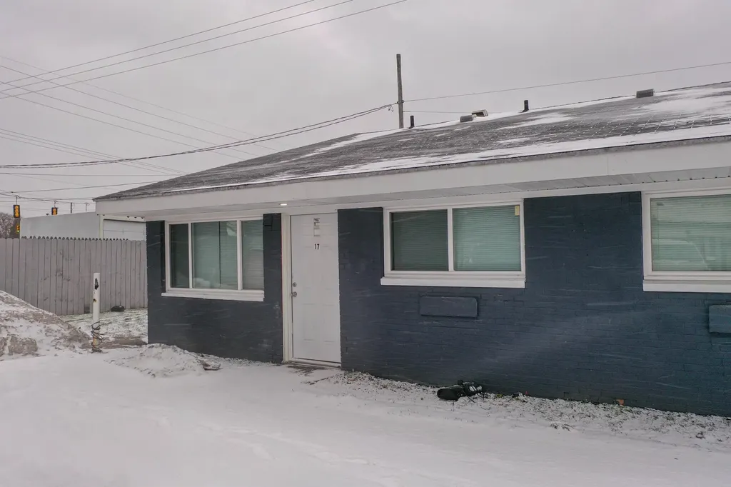 3817 Lippincott Apt 17 Boulevard Flint City MI 48507