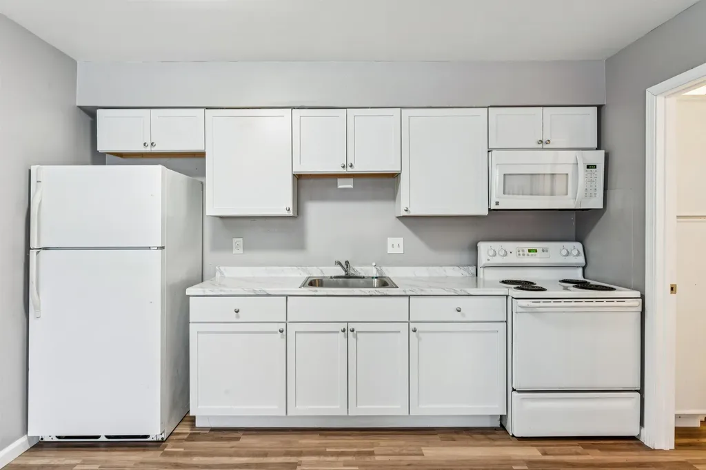 3817 Lippincott Apt 17 Boulevard Flint City MI 48507