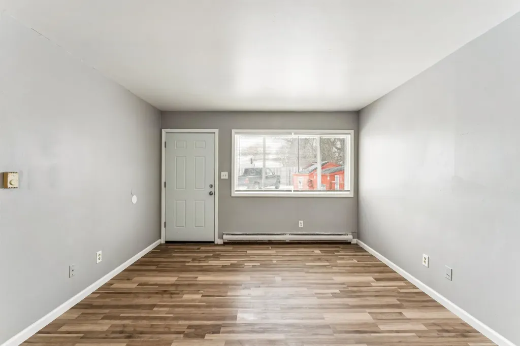 3817 Lippincott Apt 17 Boulevard Flint City MI 48507