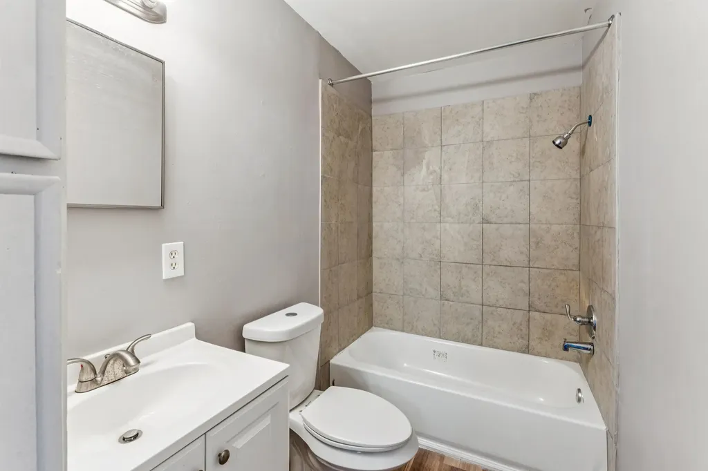 3817 Lippincott Apt 17 Boulevard Flint City MI 48507