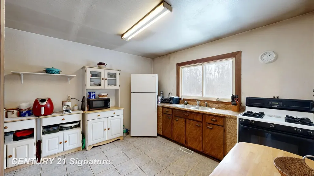 150 E Winegars Road Hay Township MI 48624