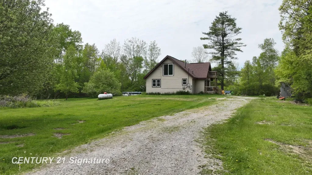 150 E Winegars Road Hay Township MI 48624