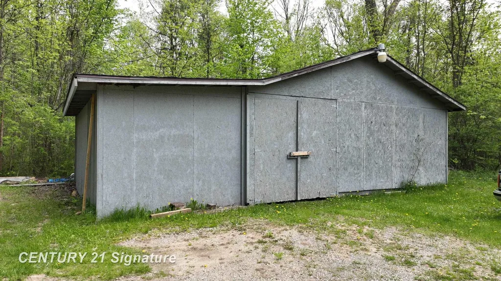 150 E Winegars Road Hay Township MI 48624