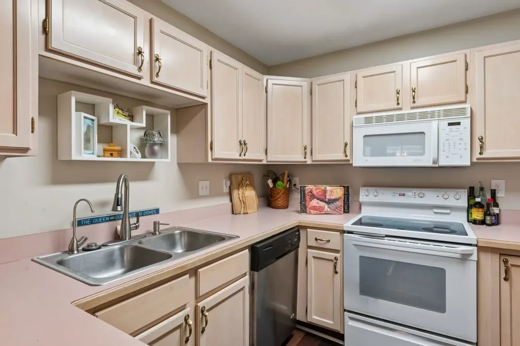 2338 Golden Pond Court Fenton Charter Township MI 48430