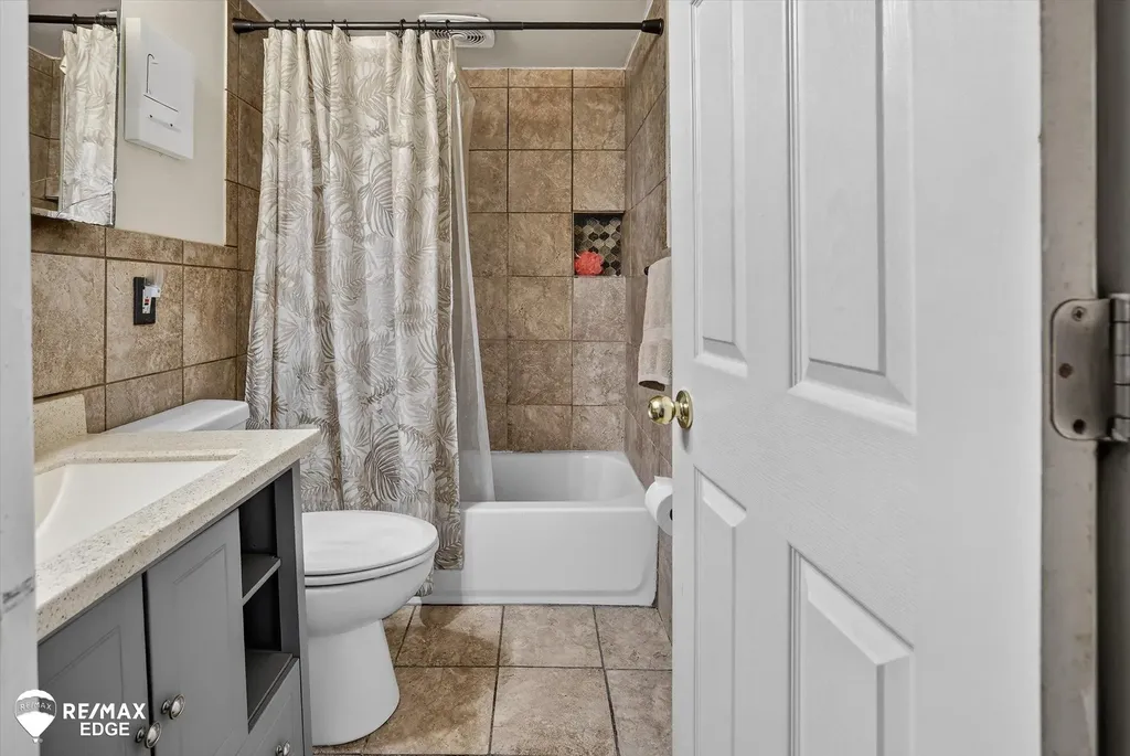 1388 Transue Avenue Burton City MI 48509