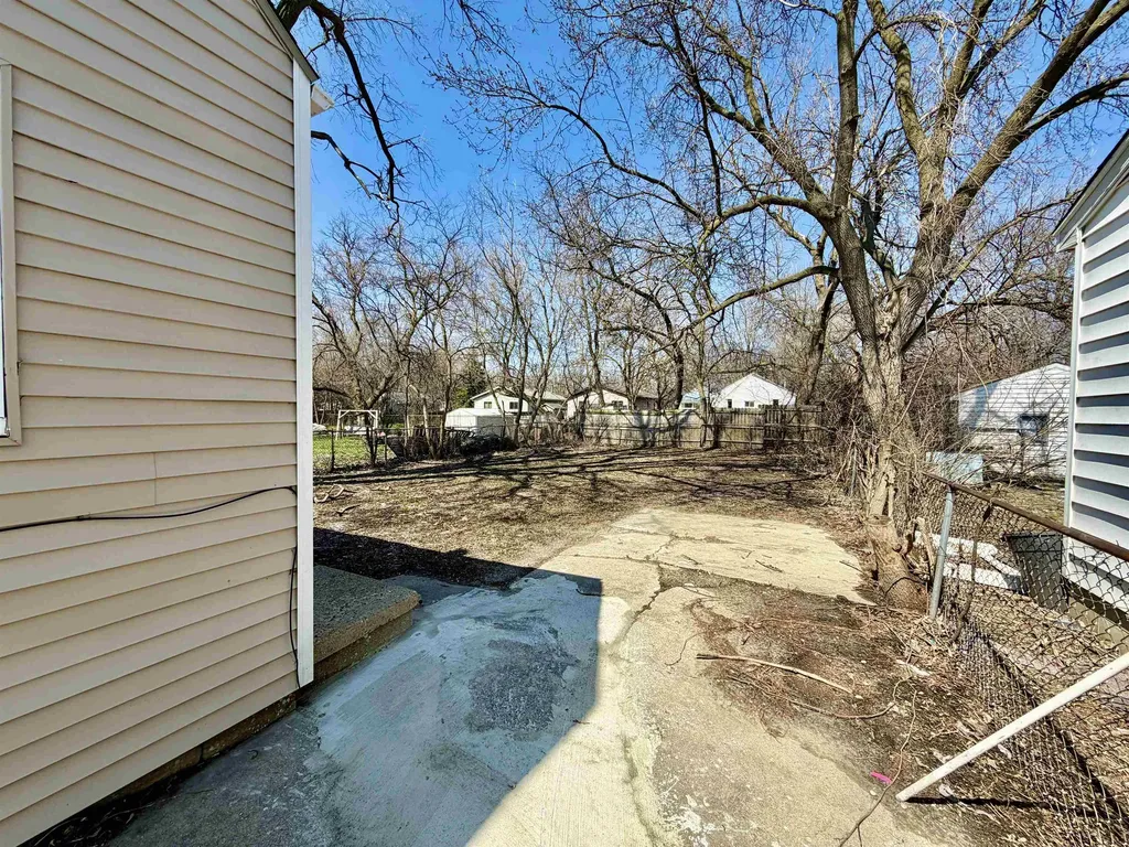 2289 Connell Street Burton City MI 48529