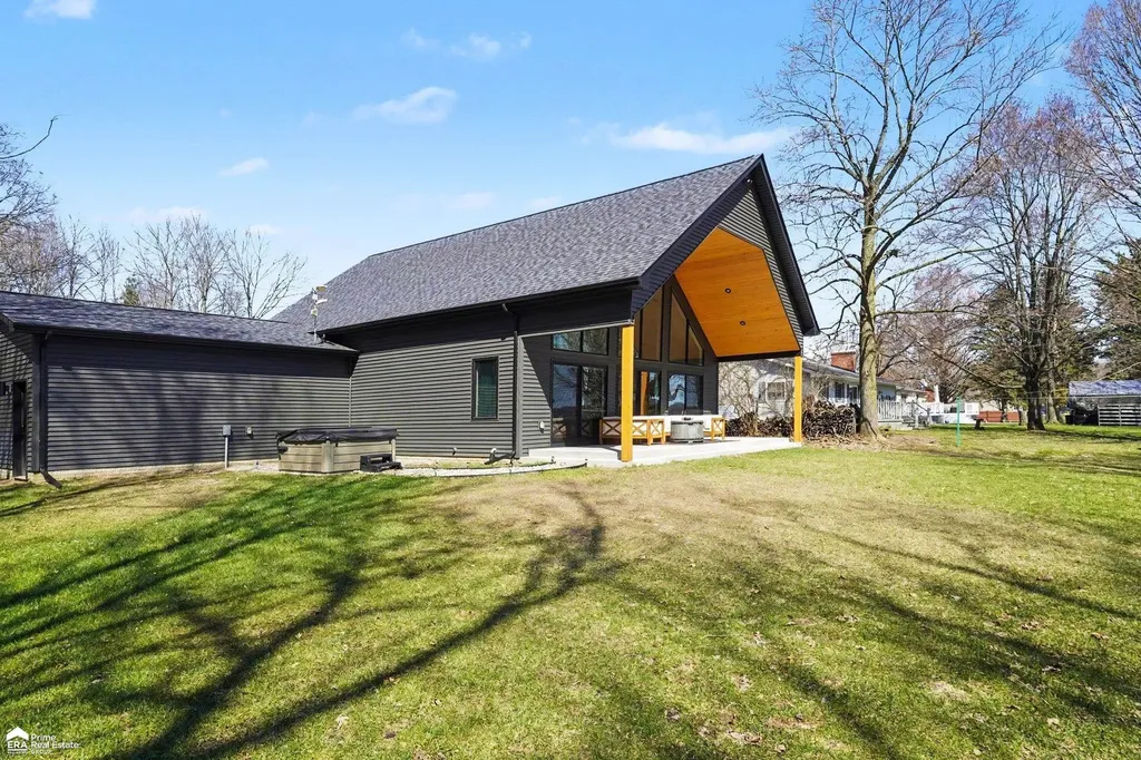 5881 Lake Crest Drive Oregon Township MI 48421