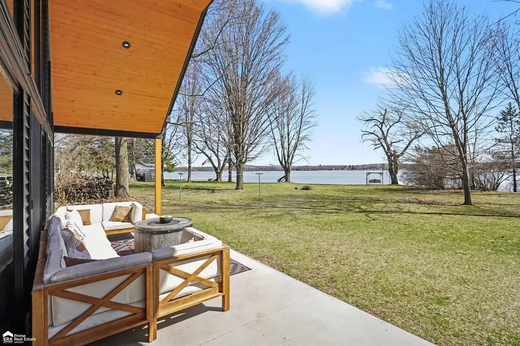 5881 Lake Crest Drive Oregon Township MI 48421
