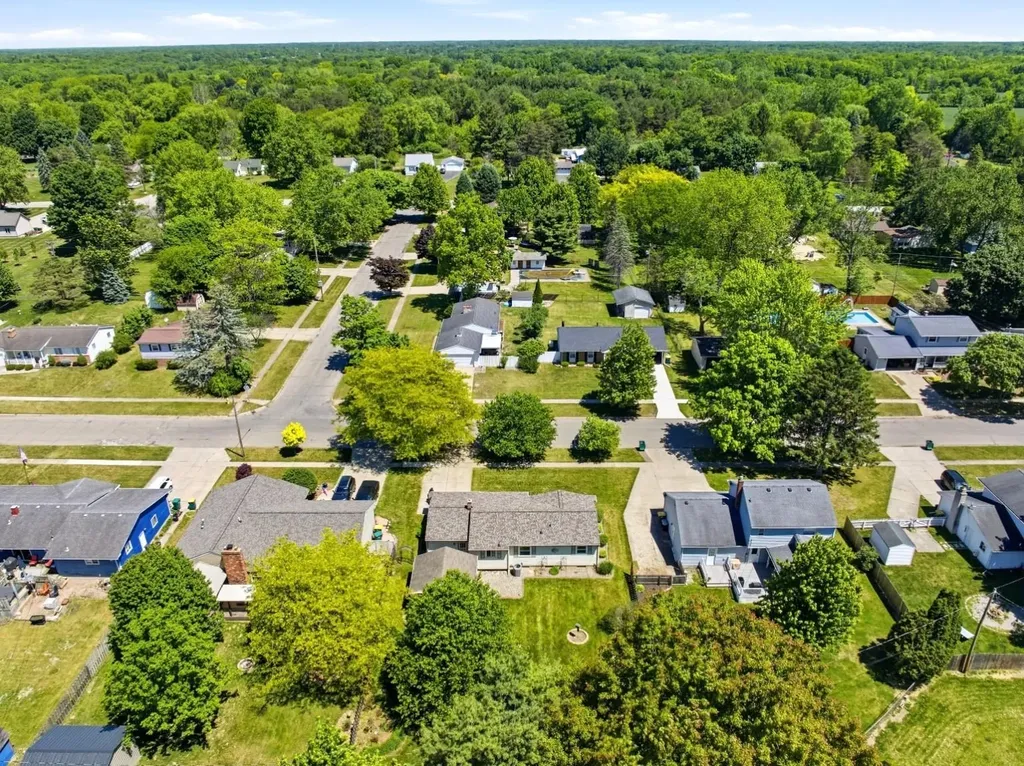 604 Somerset Drive Flushing City MI 48433