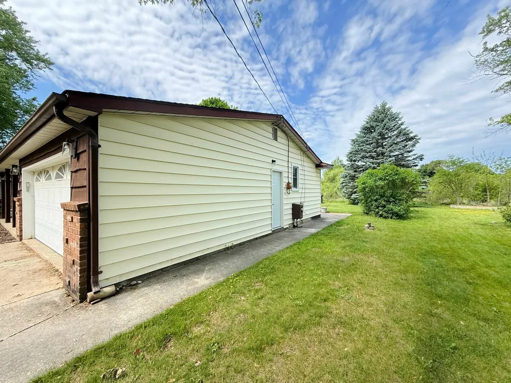 11477 Colonial Woods Drive Vienna Charter Township MI 48420