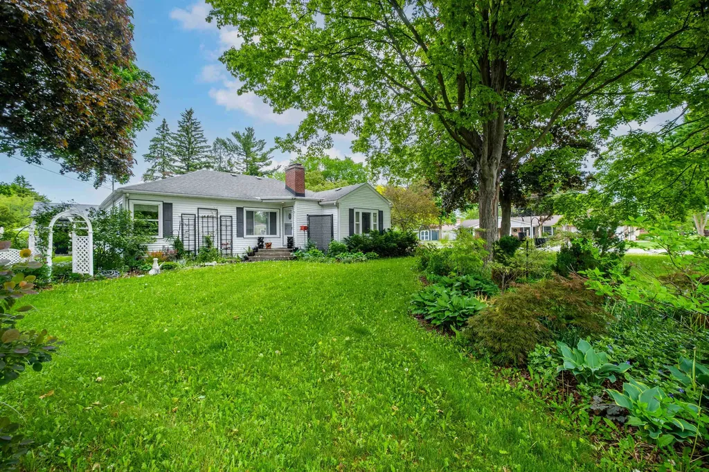 4100 Weiss Street Saginaw Charter Township MI 48603