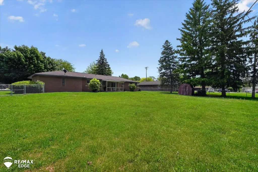 2809 S Outer Drive Buena Vista Charter Township MI 48601