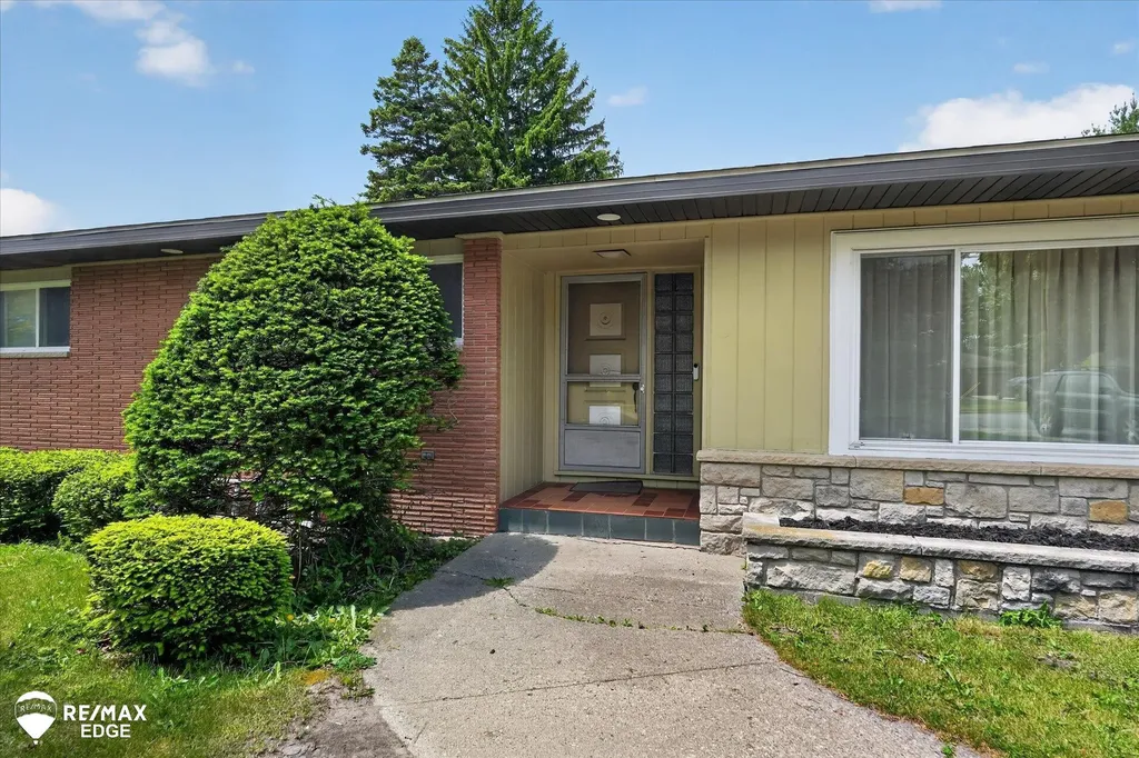 2809 S Outer Drive Buena Vista Charter Township MI 48601