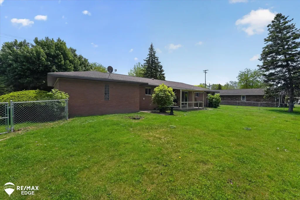 2809 S Outer Drive Buena Vista Charter Township MI 48601