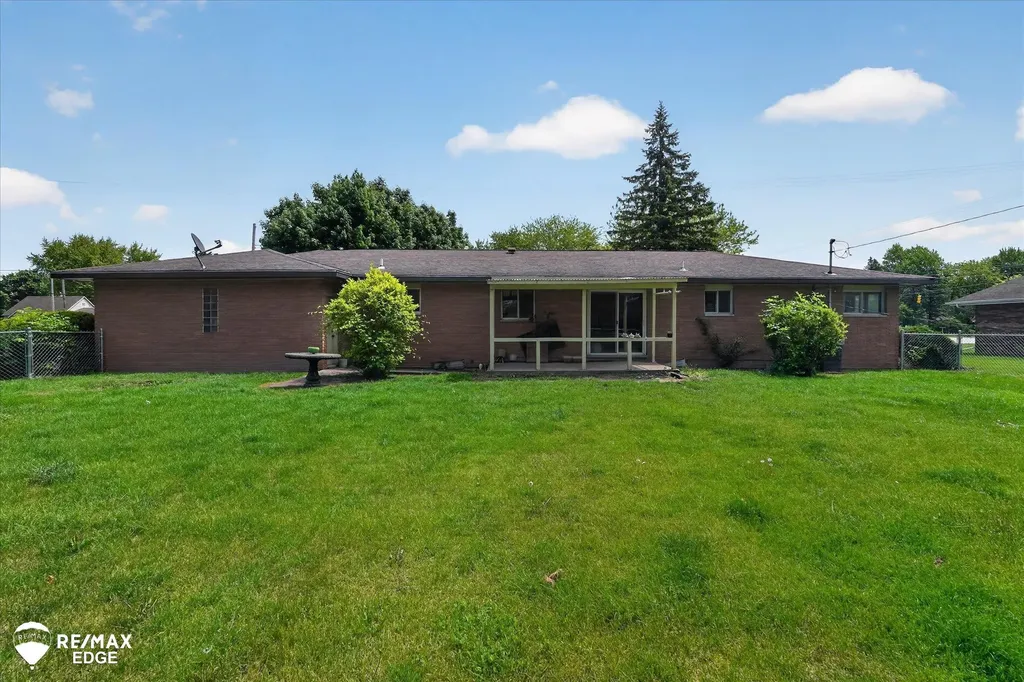 2809 S Outer Drive Buena Vista Charter Township MI 48601