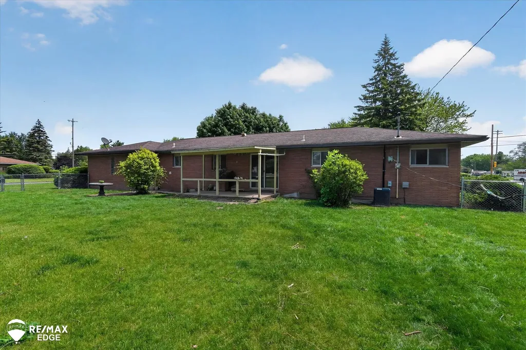 2809 S Outer Drive Buena Vista Charter Township MI 48601