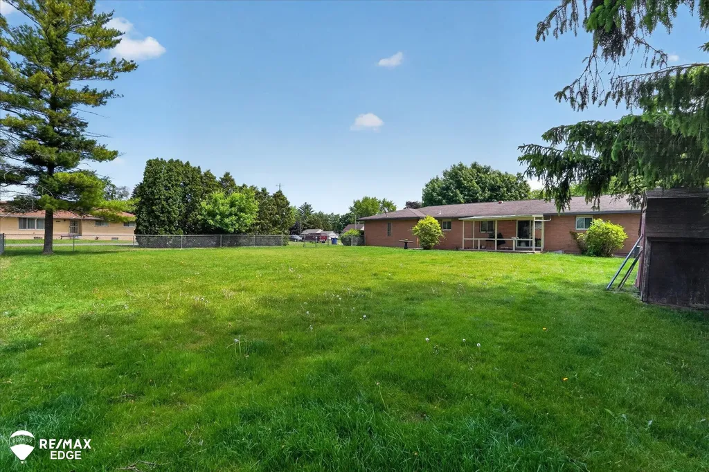 2809 S Outer Drive Buena Vista Charter Township MI 48601