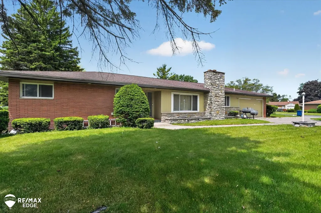 2809 S Outer Drive Buena Vista Charter Township MI 48601