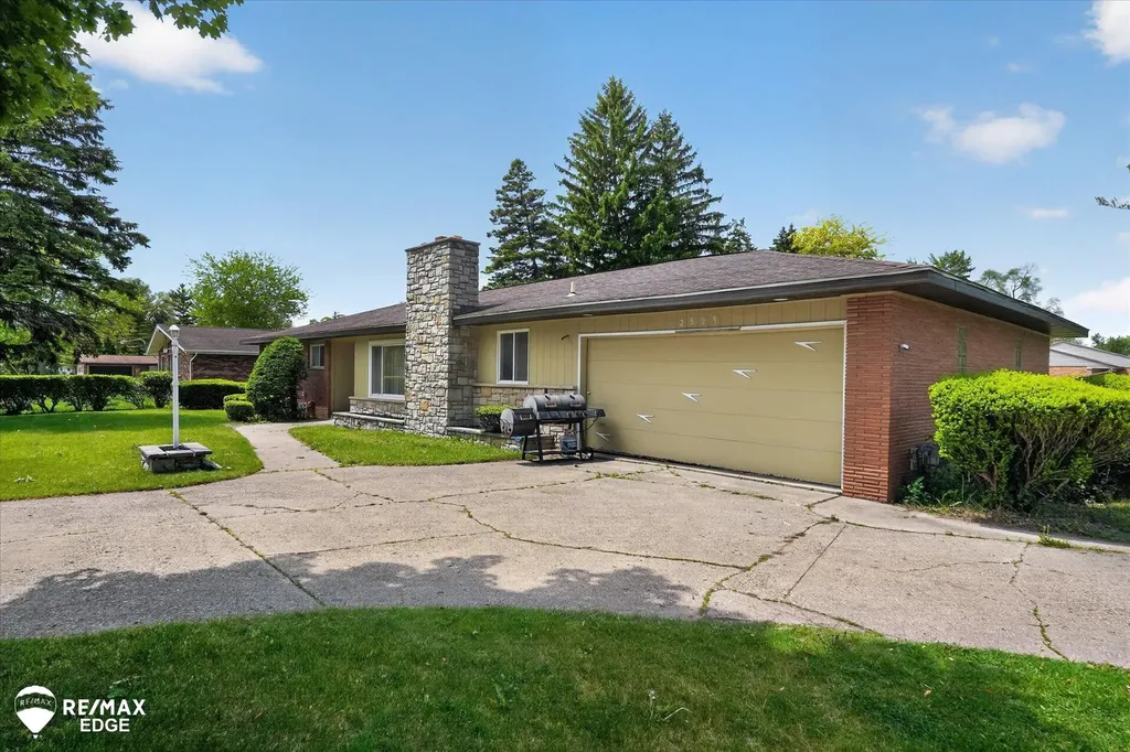 2809 S Outer Drive Buena Vista Charter Township MI 48601