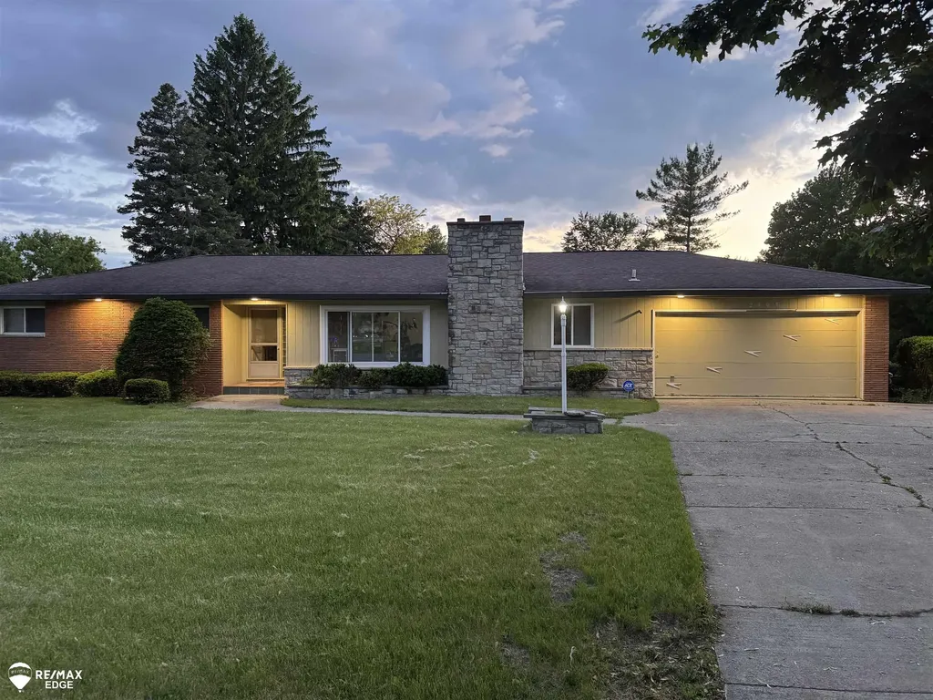 2809 S Outer Drive Buena Vista Charter Township MI 48601