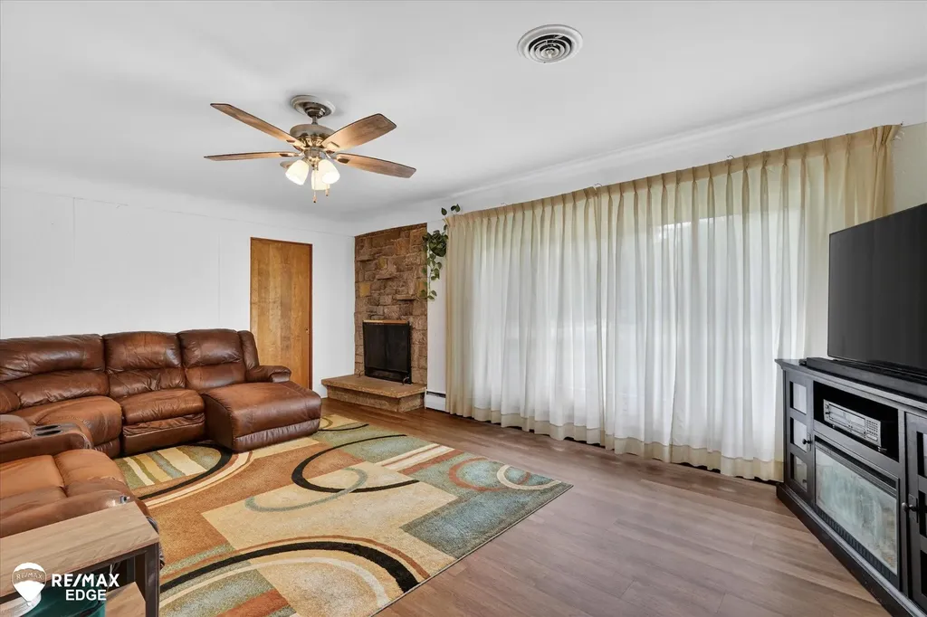 2809 S Outer Drive Buena Vista Charter Township MI 48601