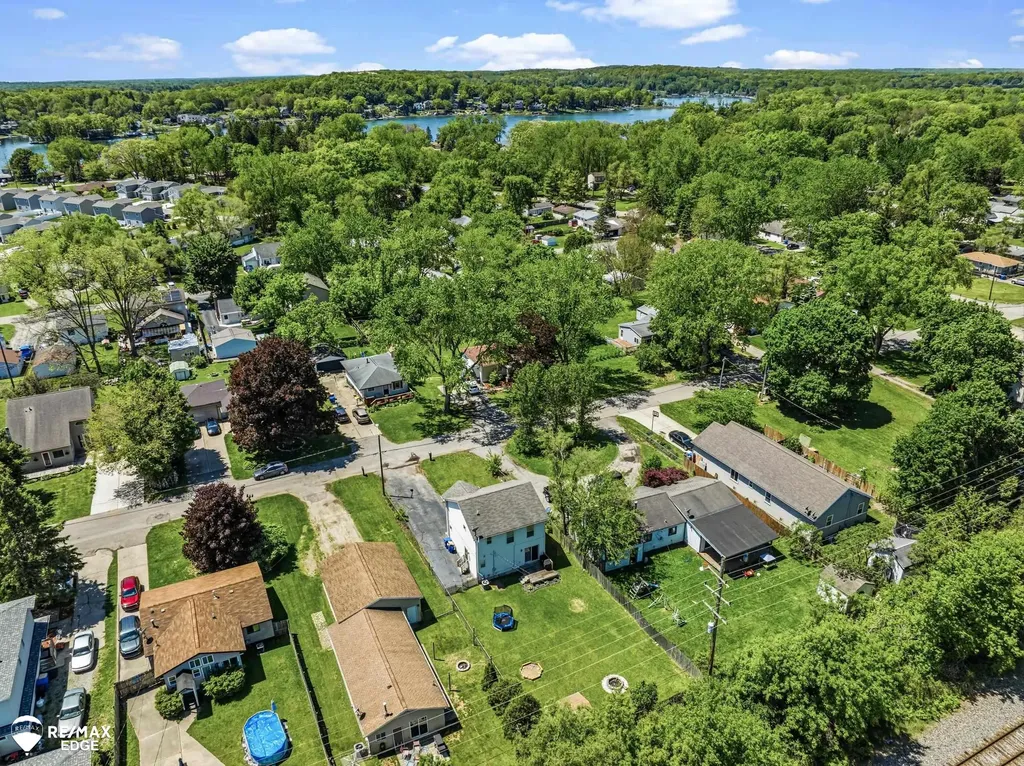 6428 Saline Drive Waterford Charter Township MI 48329