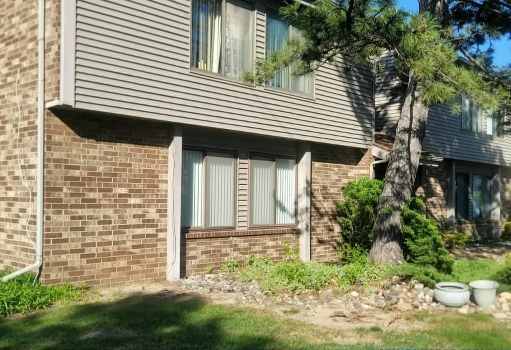 1048 Grenoble Lane Lansing City MI 48917