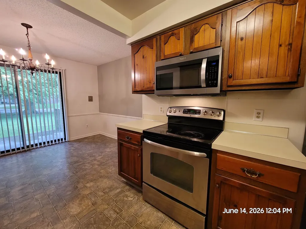 1048 Grenoble Lane Lansing City MI 48917