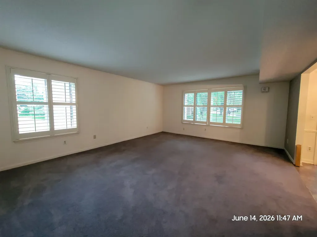 1048 Grenoble Lane Lansing City MI 48917