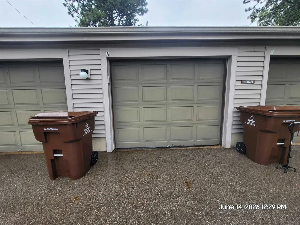 1048 Grenoble Lane Lansing City MI 48917