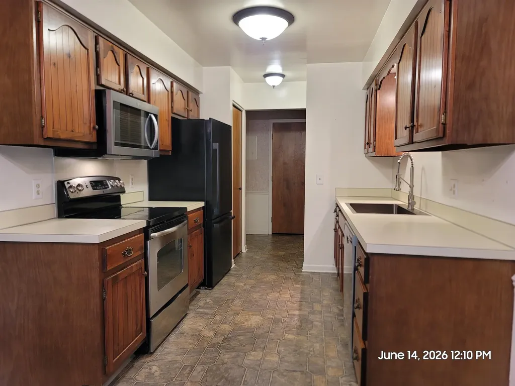 1048 Grenoble Lane Lansing City MI 48917