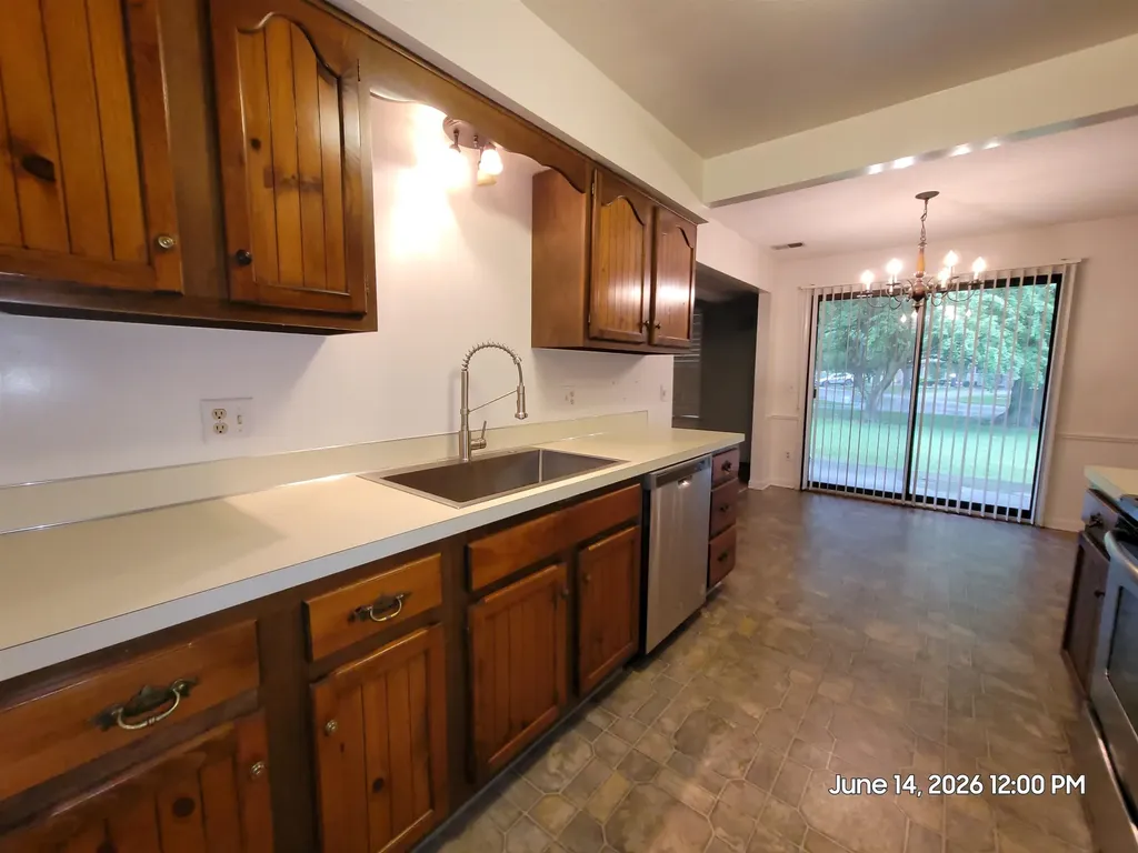 1048 Grenoble Lane Lansing City MI 48917