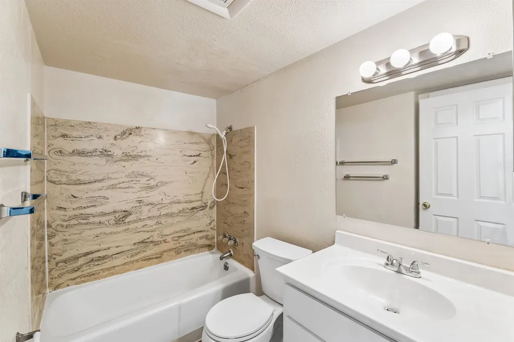 7423 Roger Thomas #4 Drive Genesee Charter Township MI 48458