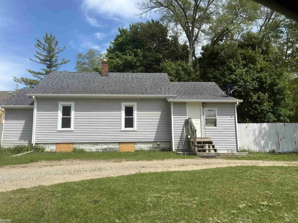 2222 Francisco Street Flint Charter Township MI 48433