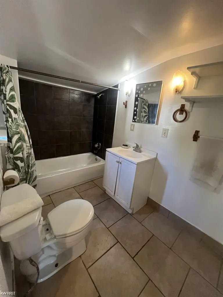 2222 Francisco Street Flint Charter Township MI 48433