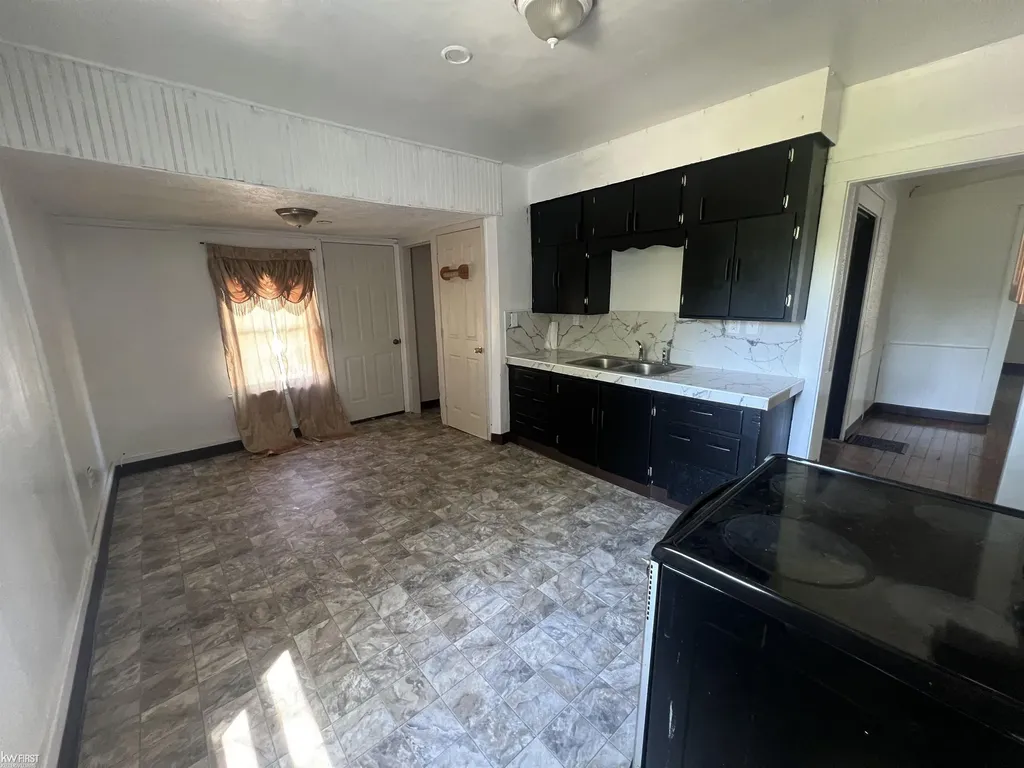 2222 Francisco Street Flint Charter Township MI 48433