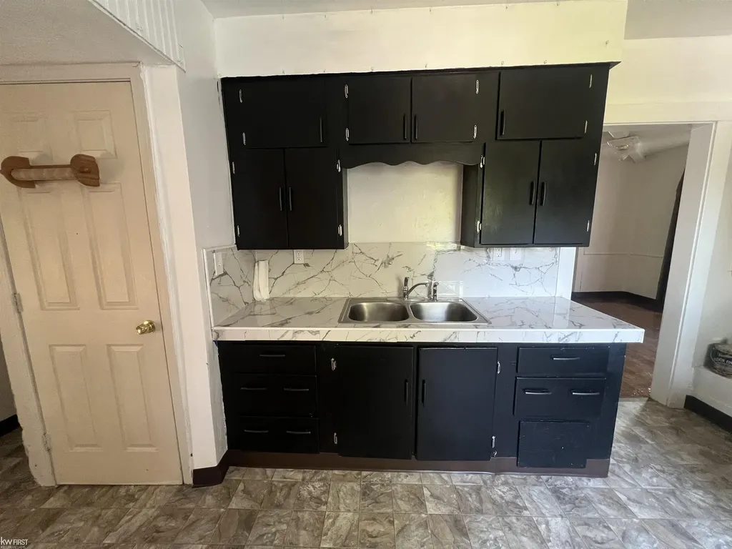 2222 Francisco Street Flint Charter Township MI 48433
