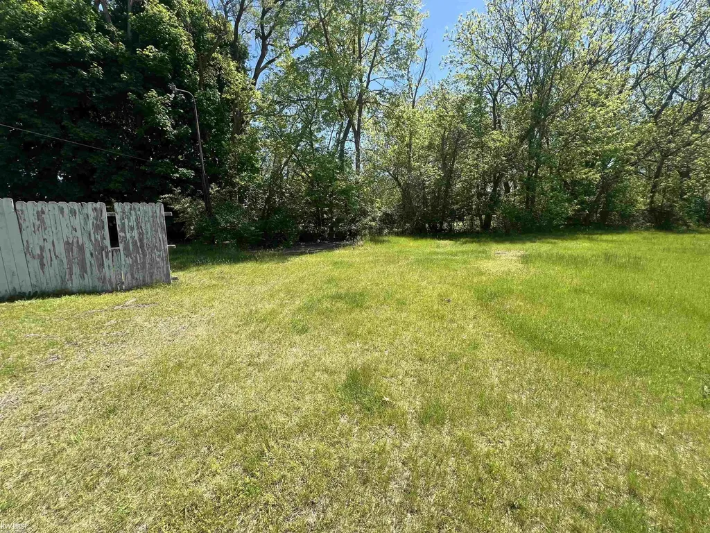 2222 Francisco Street Flint Charter Township MI 48433