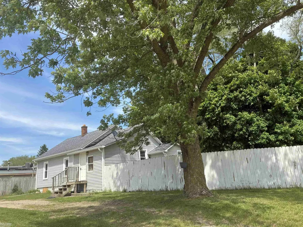 2222 Francisco Street Flint Charter Township MI 48433