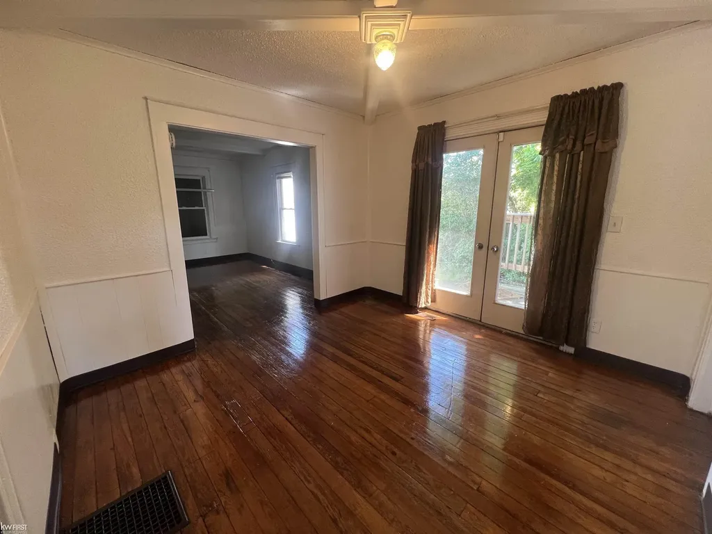 2222 Francisco Street Flint Charter Township MI 48433