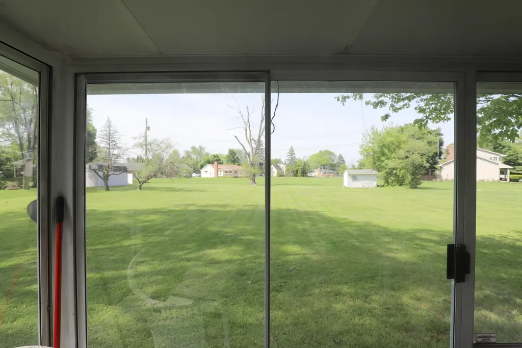 1047 Western Hills Drive Flint Charter Township MI 48532