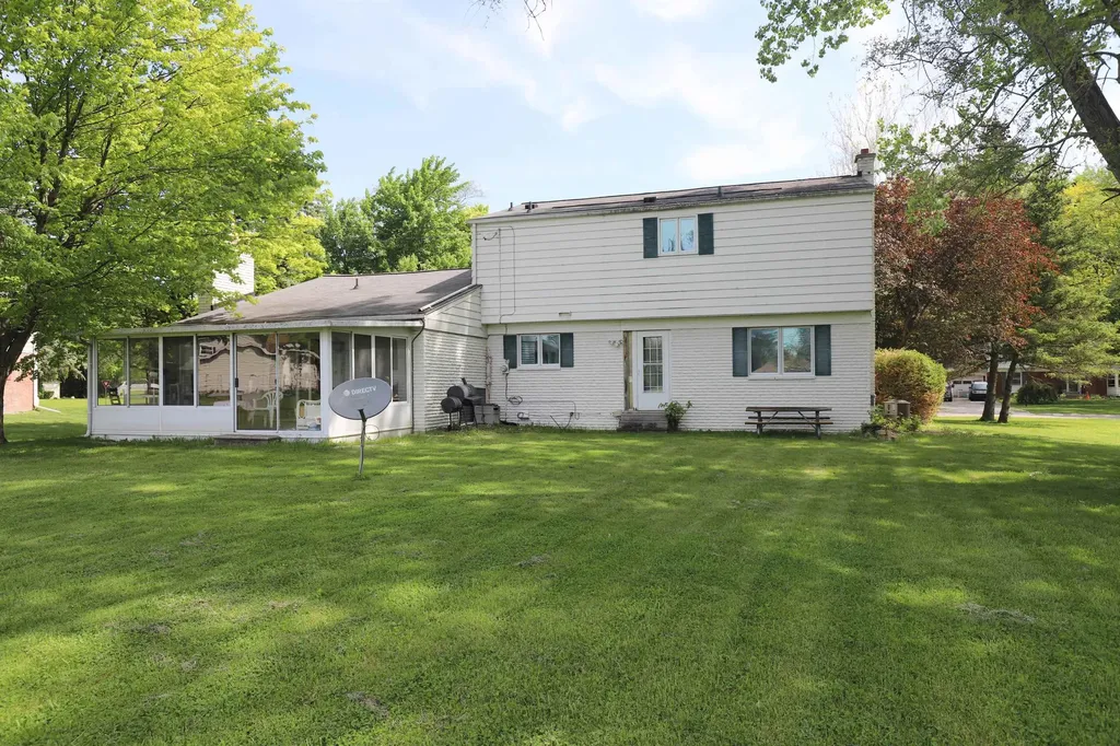 1047 Western Hills Drive Flint Charter Township MI 48532
