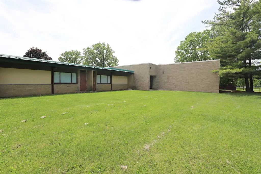 900 Oak Street Lennon Village MI 48449