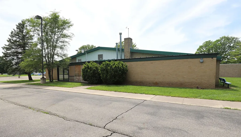 900 Oak Street Lennon Village MI 48449
