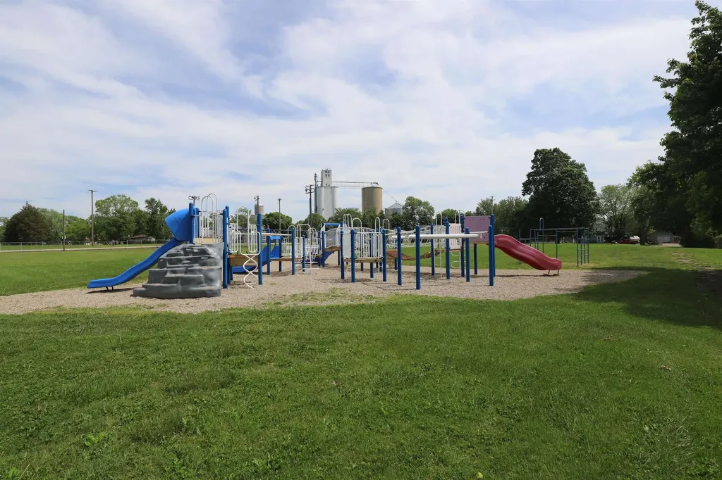 900 Oak Street Lennon Village MI 48449