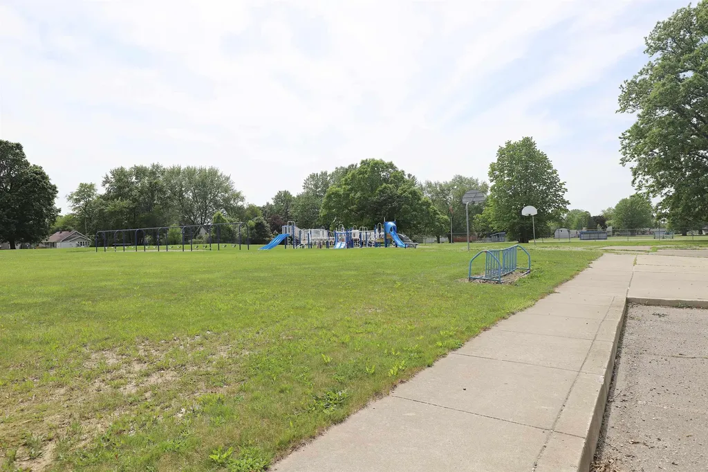 900 Oak Street Lennon Village MI 48449