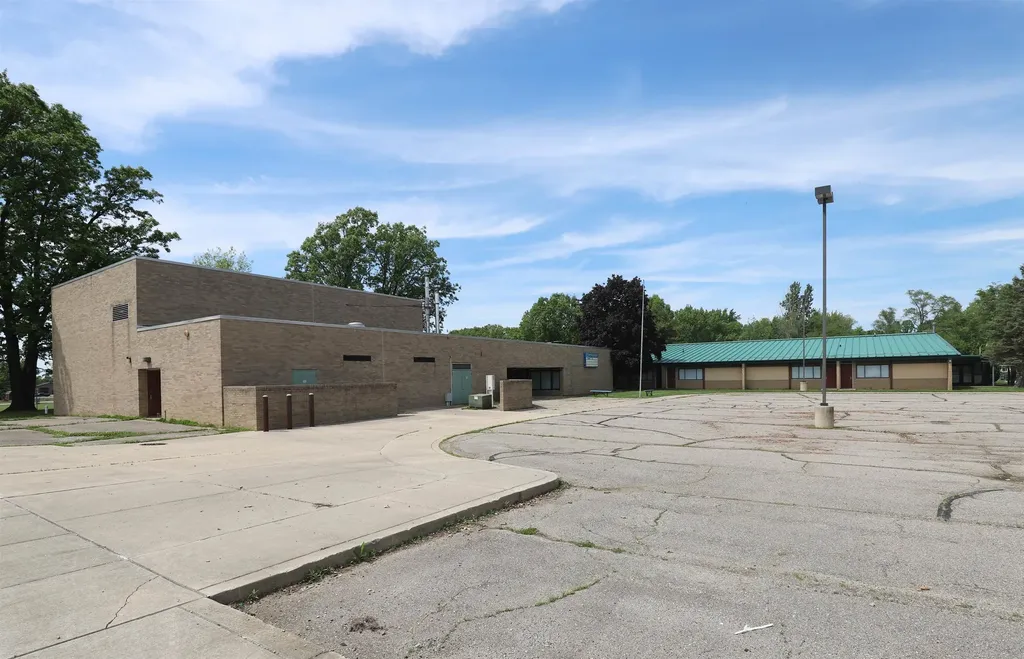900 Oak Street Lennon Village MI 48449