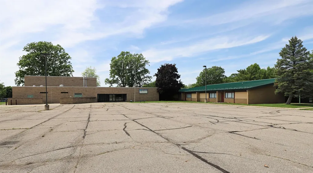 900 Oak Street Lennon Village MI 48449