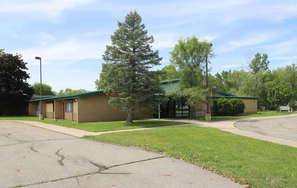 900 Oak Street Lennon Village MI 48449
